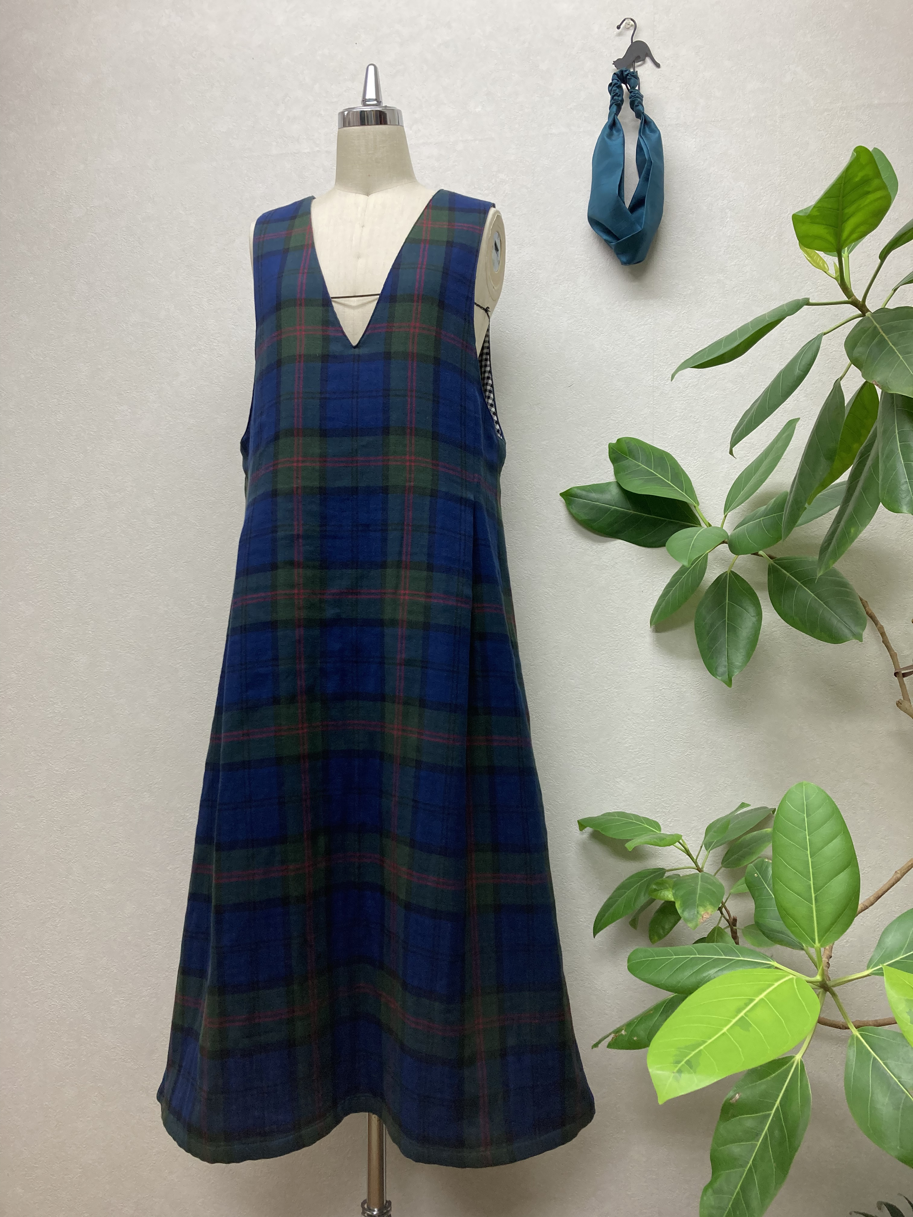 送料無料＊前後着用出来る♪V&Uネックのジャンバースカート＊ブラックウォッチ調＊1点のみ