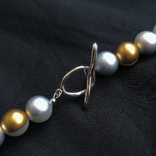 ツートンカラーのパールネックレス（ゴールド＆シルバー