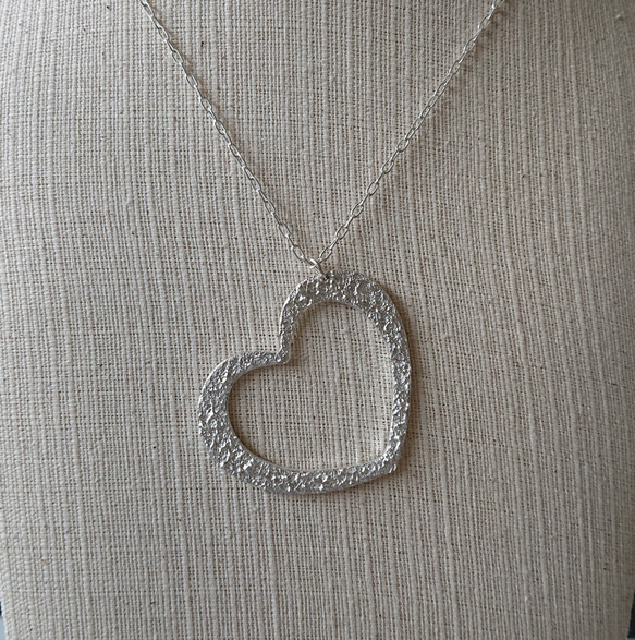 "Concrete"  silver  long necklace (ハート) 1枚目の画像