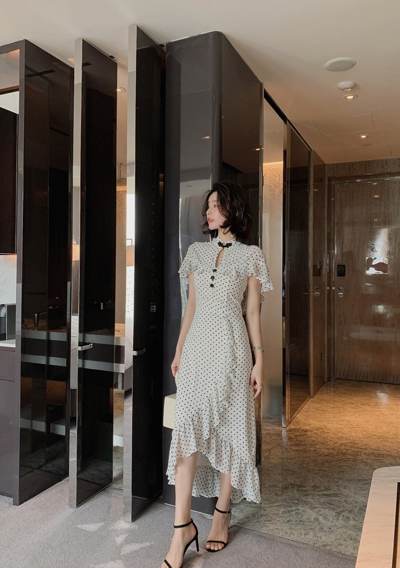 フリルケープつきドット柄　中華ボタンワンピース