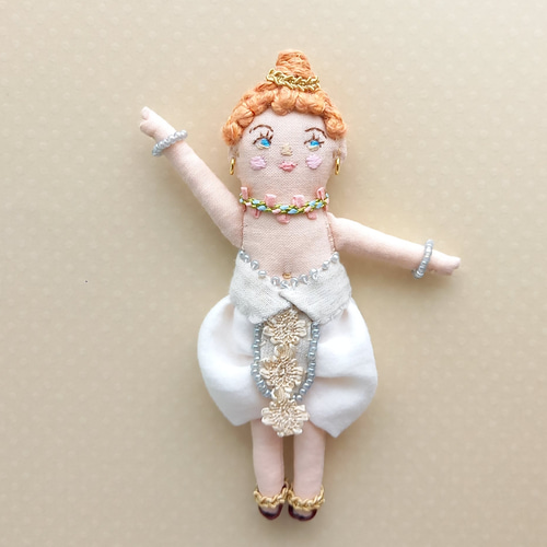作家 人形 アンティーク素材 ドール ブローチ チャーム 【公式通販】