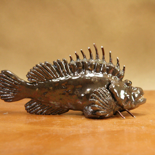 魚形陶芸作品 梶原慶治 取り皿 陶芸作品 たい 個人陶芸家 小皿 おしんこ皿 魚