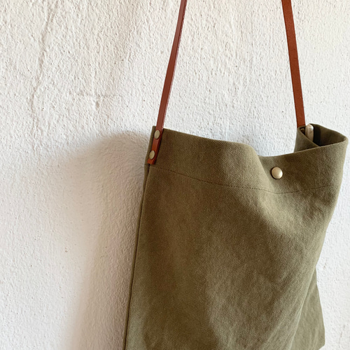 ヴィンテージ風帆布のペタンコショルダーバッグ＜カーキ＞ ショルダー 