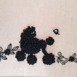 プードル＆ベリー黒糸刺繍の日傘（ベージュ系リネン生地にブラック・プードル）UV加工済み 6枚目の画像