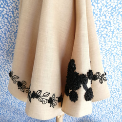 プードル＆ベリー黒糸刺繍の日傘（ベージュ系リネン生地にブラック・プードル）UV加工済み 8枚目の画像