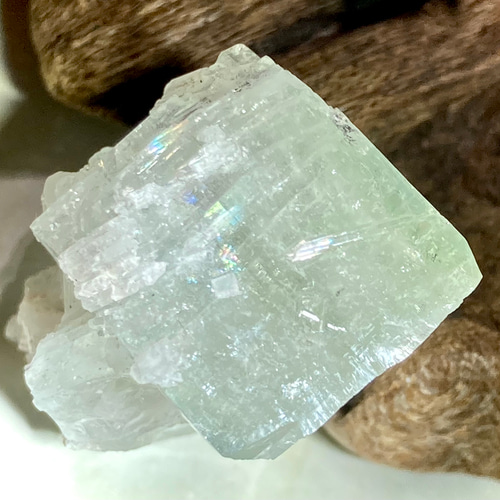 万華鏡✨ 天使の水晶❦͙ アポフィライト　ラフストーン　原石 天使の水晶✨ 万華鏡 レインボー アポフィライト ラフストーン