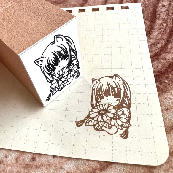 女の子とひまわりのはんこ　3.2ｘ2.3ｃｍ 2枚目の画像