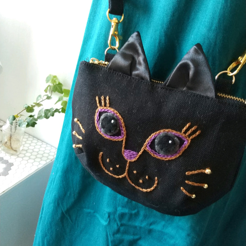 ポシェット】お洒落猫刺繍ポシェット 取外し可能 ストラップ付き