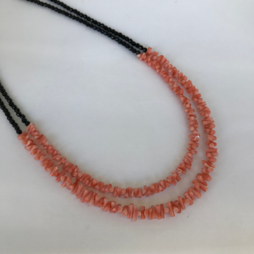 ピンク珊瑚&オニキス エレガントな2連ネックレス シルバー製クラスプ  