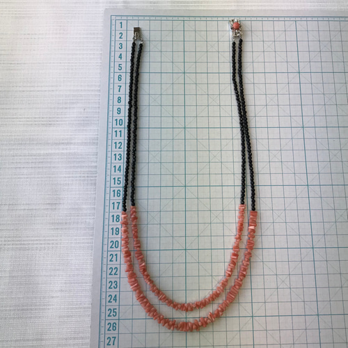 ピンク珊瑚&オニキス エレガントな2連ネックレス シルバー製クラスプ  