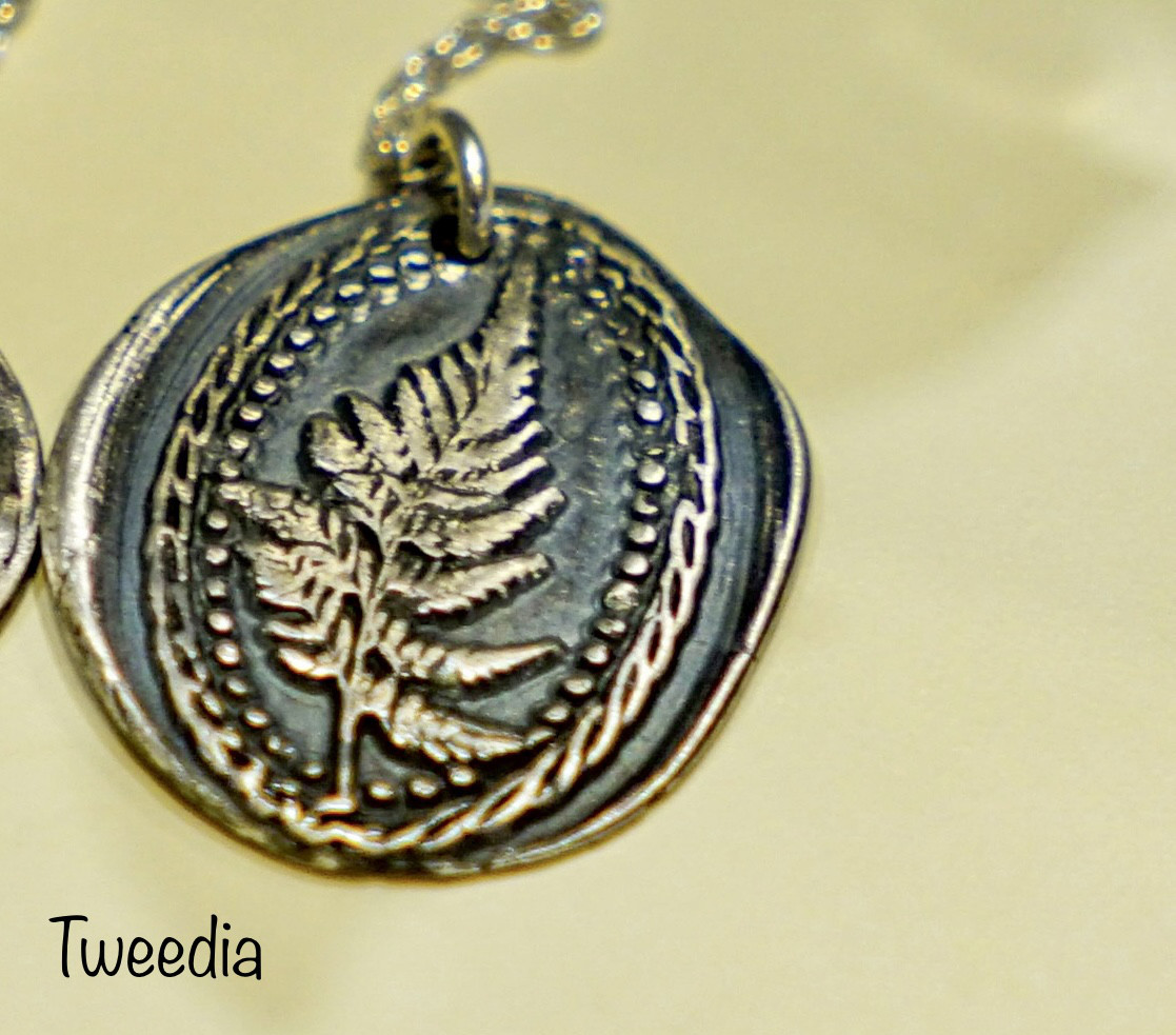 シダの新芽の純銀ペンダントトップ