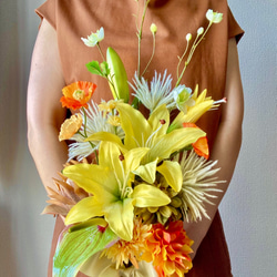 グリーン、イエロー、ホワイトのぴょんぴょんブーケ アーティ