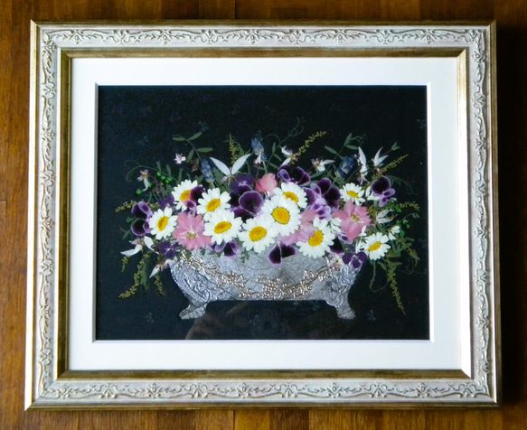押し花アート　白いお花のアレンジメント（押し花絵） 1枚目の画像