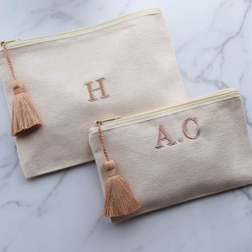 すず♡ ウエイト枠 刺繍イニシャルポーチ♡ イニシャル柄 - ポーチ類 - – 公式 日本製シェニール織のアーン