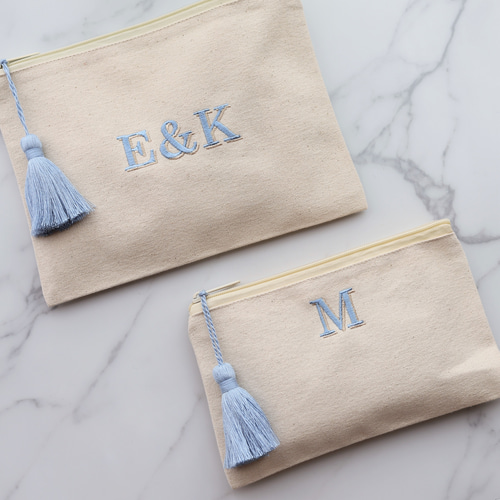 surrt.♡   ウエイト枠   刺繍イニシャルポーチ♡ イニシャルポーチ❤︎ | irodorikoubouumui's STORE