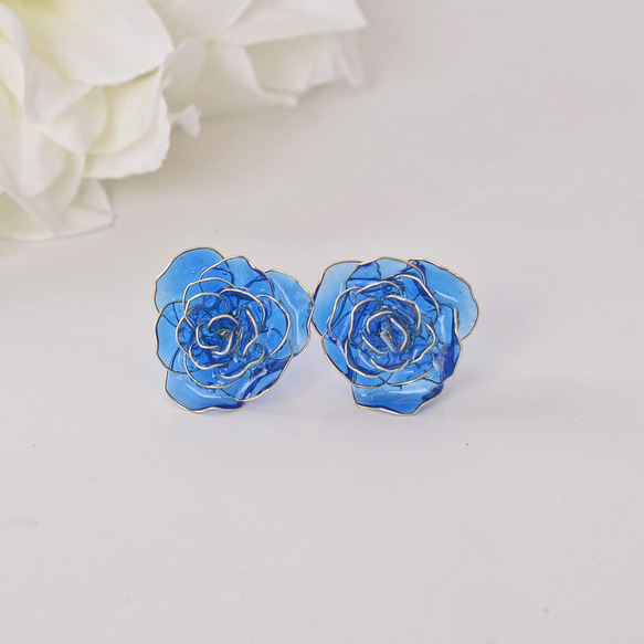 青薔薇の花びらピアス(中サイズ)チタンポスト 青薔薇の花びらピアス(中サイズ)チタンポスト