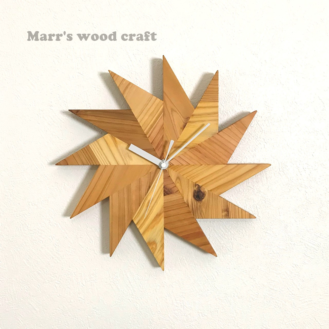 国産杉を使った太陽モチーフの時計　ウッドサン　オイル仕上げ　ナチュラル色