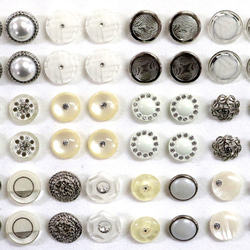メーカー廃番品　ヴィンテージ　アンティークボタン　ホワイト・シルバー系（小）９（12～15ｍｍ計４８個）bt12-9 1枚目の画像