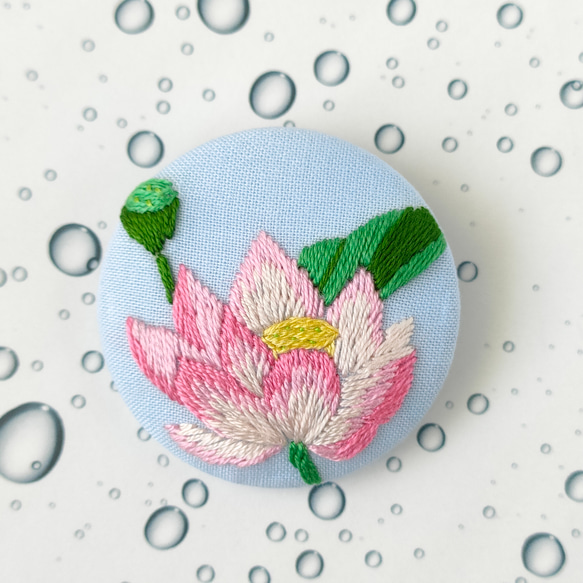 【受注製作】蓮の花刺繍ブローチ 2枚目の画像