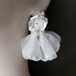 シルク サテン 揺れる オーガンジー 花 選べる カスタム 結婚式 ウェディング ブライダル ピアス イヤリング 10枚目の画像