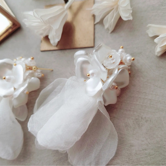 シルク サテン 揺れる オーガンジー 花 選べる カスタム 結婚式 ウェディング ブライダル ピアス イヤリング 5枚目の画像