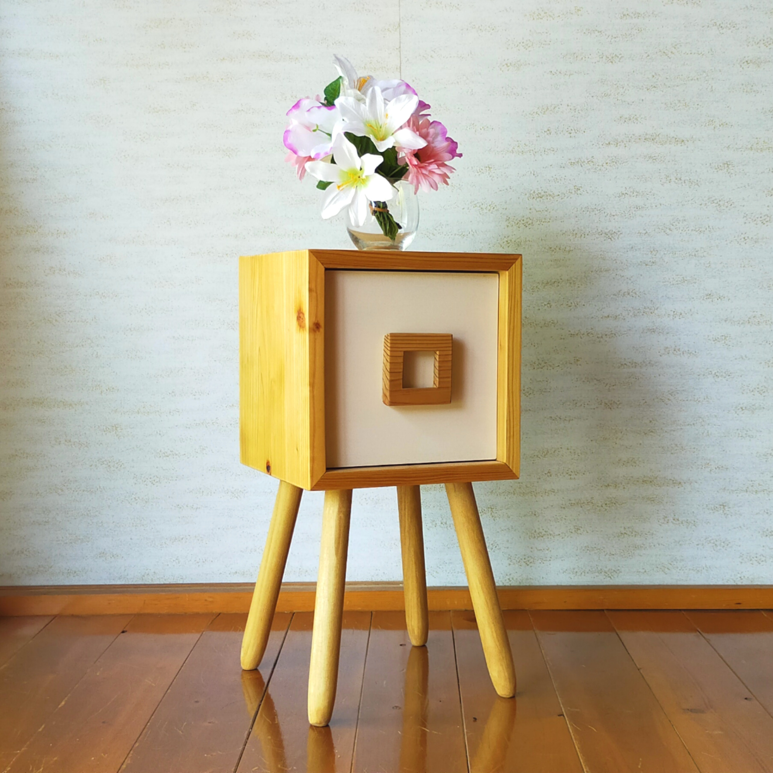 大きな取手のサイドテーブル フラワーテーブル ナイトテーブル