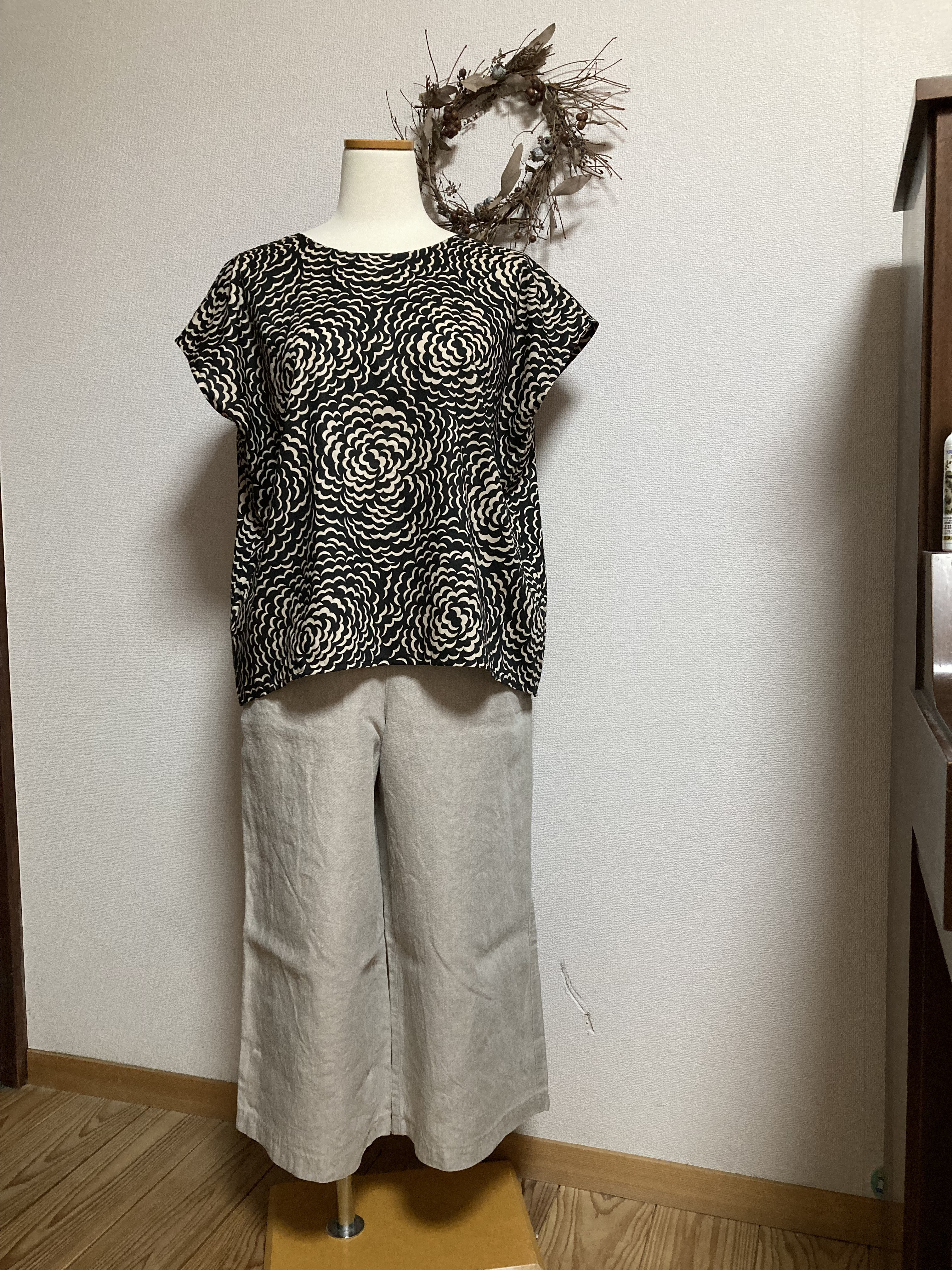 リバティ　フレンチ袖　ボックスラインブラウス　パフ　ブラック