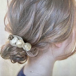 ライトグレーとフロストのヘアクリップ クリア　シルバーとグレー大人可愛いヘアアクセサリー 3枚目の画像