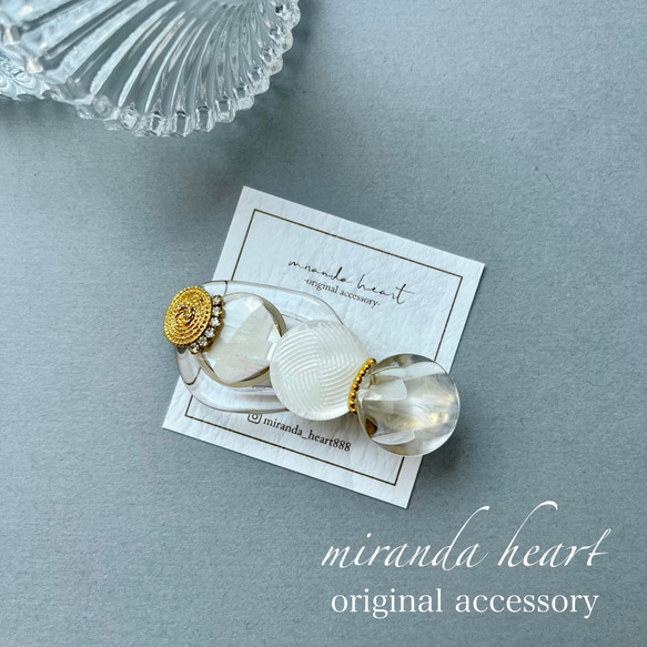 ホワイトゴールドの夏ヘアクリップ クリアー素材とホワイトの大人