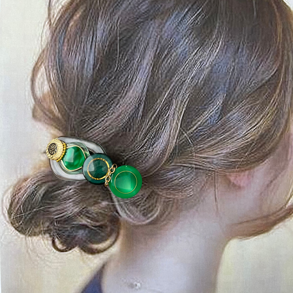 グリーンとゴールドの夏ヘアクリップ  クリアーとグリーンの大人可愛いヘアアクセサリー 3枚目の画像