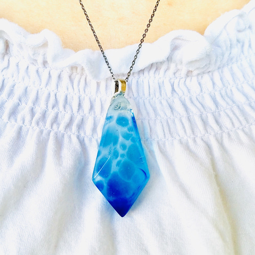 潮彩の宝石】ネックレス &イヤリング セット!海 波 水面 透明 潮彩の宝石】ネックレス &イヤリング セット!海 波 水面 透明