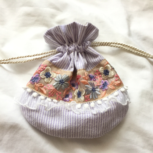 インド刺繍 リボン まんまる 丸巾着 ポーチ パープル×レース インド刺繍 リボン まんまる 丸巾着 ポーチ パープル×レース