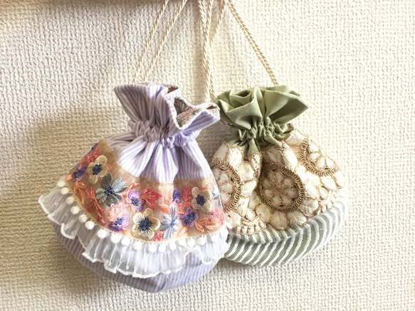 インド刺繍 リボン まんまる 丸巾着 ポーチ パープル×レース 5枚目の画像