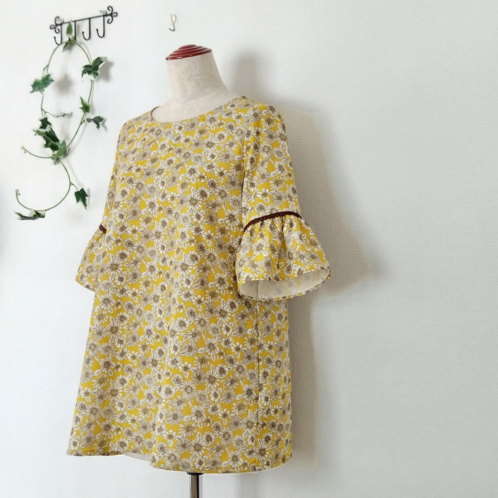 【送料無料】ひまわり柄のダブルガーゼフリル袖チュニック