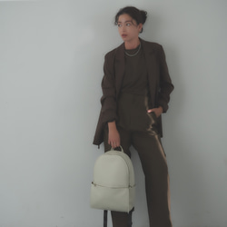 〈廃棄リンゴから生まれたレザーを使用！〉Apple Rucksack 2枚目の画像