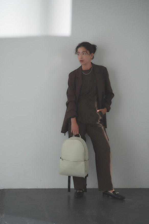 〈廃棄リンゴから生まれたレザーを使用！〉Apple Rucksack 2枚目の画像