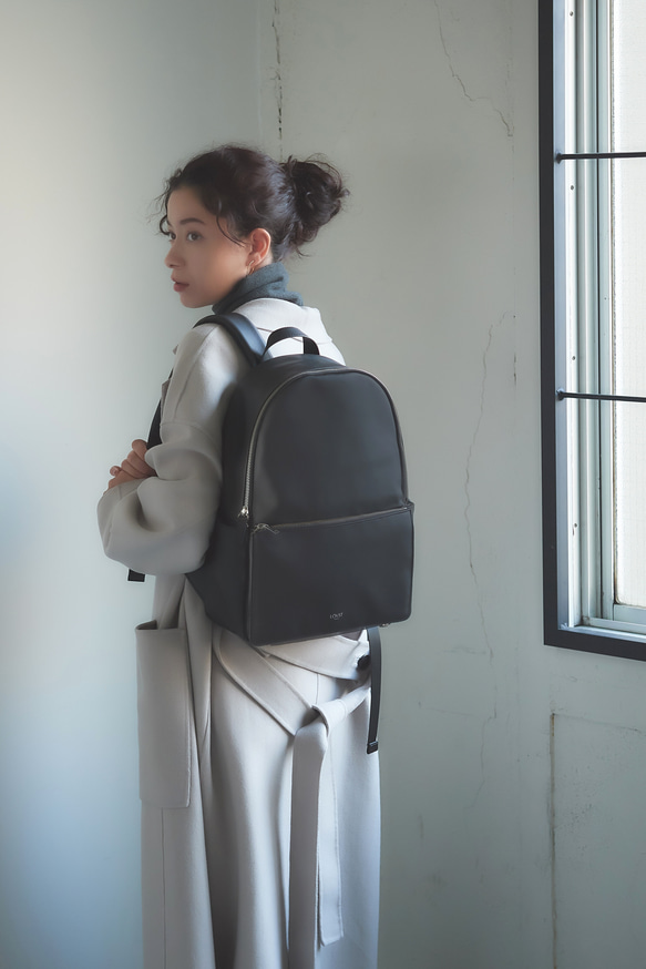 定番の中古商品 廃棄リンゴから生まれたレザーを使用！〉Apple Rucksack ノートPCケース