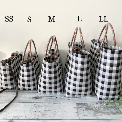 バレリア❤️です。　プラかごバッグ ハンドメイド ppバンドの かごバッグ ～Mサイズ～ 透明感が素敵な プラカゴ