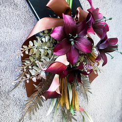 ユリとカラーのスワッグ　アーティフィシャルフラワー　造花　ボタニカル　バーガンディー　年中飾れる　ギフト　おしゃれ 6枚目の画像