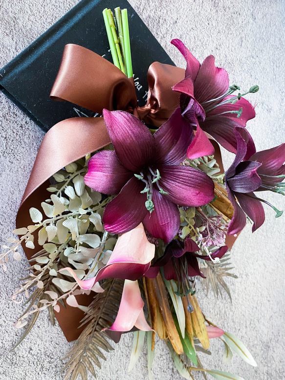 ユリとカラーのスワッグ　アーティフィシャルフラワー　造花　ボタニカル　バーガンディー　年中飾れる　ギフト　おしゃれ 5枚目の画像