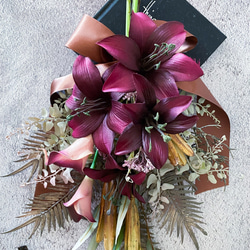 ユリとカラーのスワッグ　アーティフィシャルフラワー　造花　ボタニカル　バーガンディー　年中飾れる　ギフト　おしゃれ 2枚目の画像