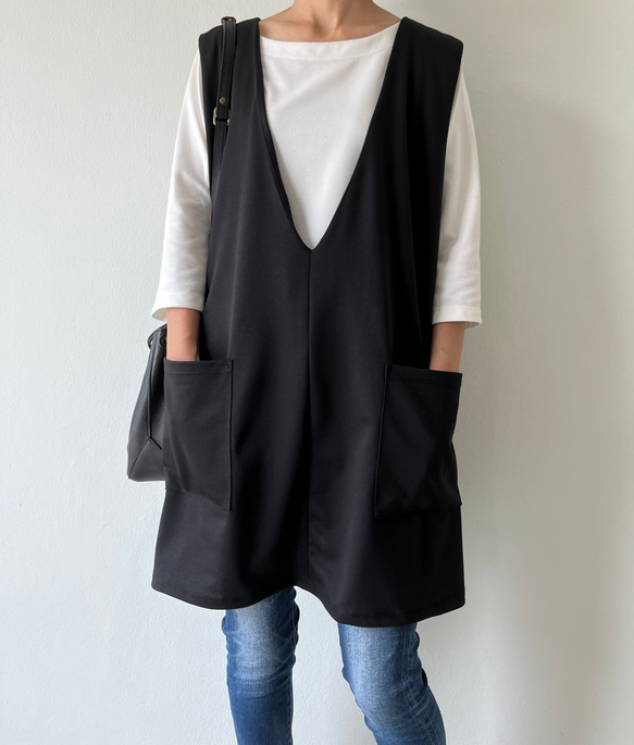 ポンチ素材のざっくりシルエットで綺麗に体型カバー♡ 重ねるだけで今どきバランス。プルオーバー。ベスト。黒色 9枚目の画像