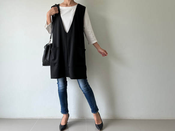 ポンチ素材のざっくりシルエットで綺麗に体型カバー♡ 重ねるだけで今どきバランス。プルオーバー。ベスト。黒色 5枚目の画像