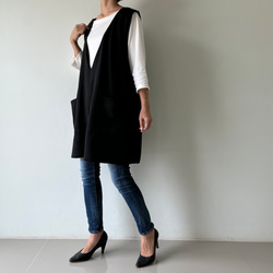 ポンチ素材のざっくりシルエットで綺麗に体型カバー♡ 重ねるだけで今どきバランス。プルオーバー。ベスト。黒色 6枚目の画像