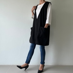 ポンチ素材のざっくりシルエットで綺麗に体型カバー♡ 重ねるだけで今どきバランス。プルオーバー。ベスト。黒色 2枚目の画像