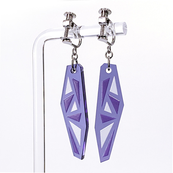 【stained glass／purple】ピアス・イヤリング│アクリルアクセサリー　　モード系│三角｜紫｜揺れる｜和装 2枚目の画像