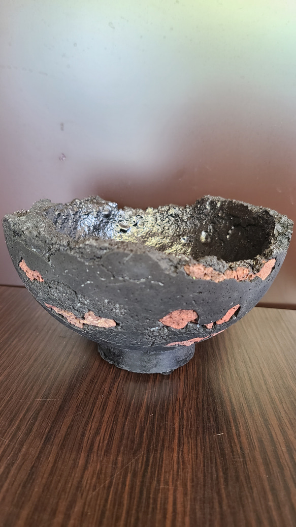 FP1494 溶岩石入り仕立て　中　ハーフ丸鉢　セメント鉢　コンクリー鉢　鉢植え　炭黒 10枚目の画像