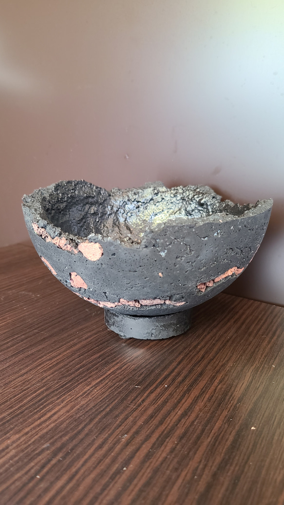 FP1494 溶岩石入り仕立て　中　ハーフ丸鉢　セメント鉢　コンクリー鉢　鉢植え　炭黒 11枚目の画像