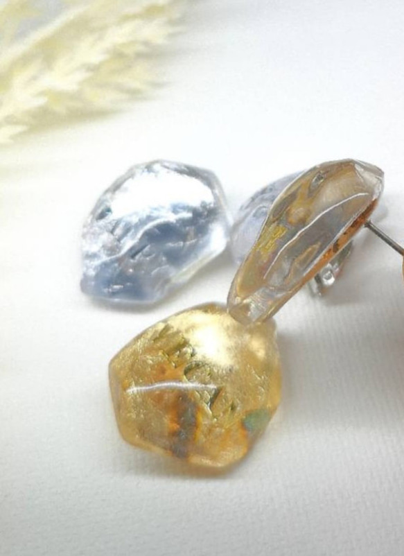 新色シルバー文字登場⭐　バイオベース樹脂で作る　ロックアイスなようなピアス&イヤリング　言葉入れ名入れもどうぞ⭐ 17枚目の画像