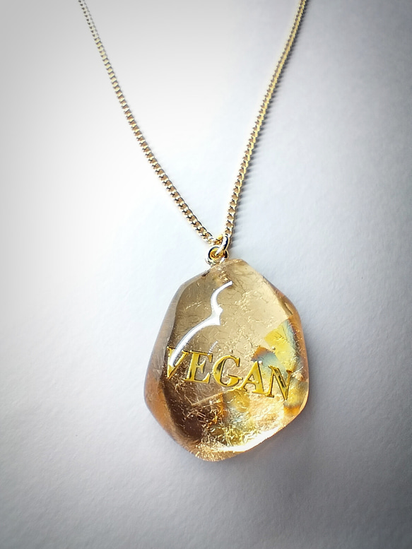 新色シルバー文字登場⭐　バイオベース樹脂で作る　ロックアイスなようなピアス&イヤリング　言葉入れ名入れもどうぞ⭐ 4枚目の画像